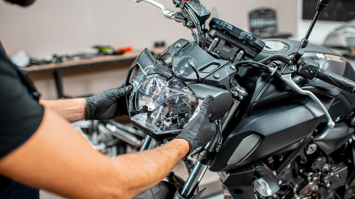 Luces que salvan vidas: Inspección y mantenimiento en motocicletas
