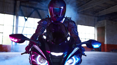 Mejorando la Visibilidad en Moto: Luces y Reflectores que Salvan Vidas