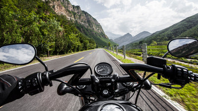 Faros para motos: cómo seleccionar y mantener la mejor iluminación para tu moto